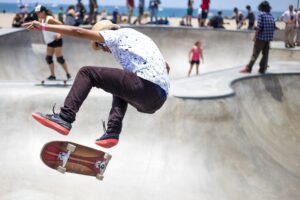 På udkig efter Dickies bukser, skatersko og andet moderigtigt tøj til unge? Så besøg www.toldyouso.dk